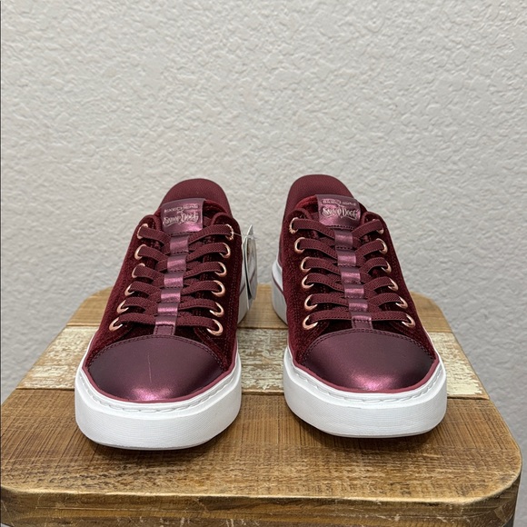 Sketchers X Snoop Dogg One Boss Life Velvet Slip Ins Sneakers Size 6 NEW - Picture 3 of 8